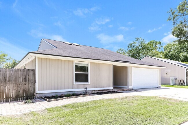 Foto del edificio - 3738 Indian Princess Rd N