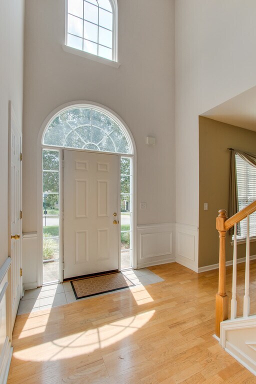 Foto del edificio - 4Bed/2.5Bath in Brentwood, Lawn Care Included!
