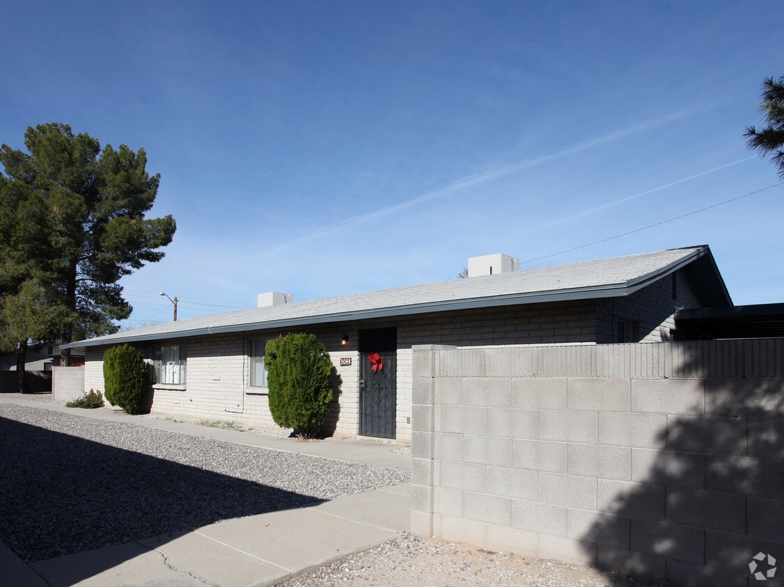 Primary Photo - 3030-3044 N Palo Verde Blvd