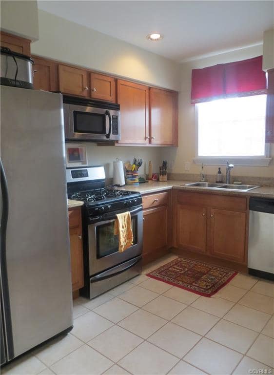 Building Photo - 56 E Lock Ln