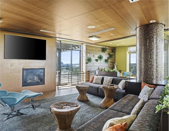 Foto del edificio - 117 1/2 Sandra Muraida Way