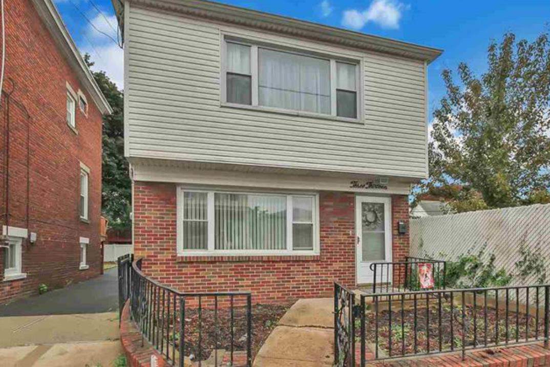 Primary Photo - 313 Clarendon St