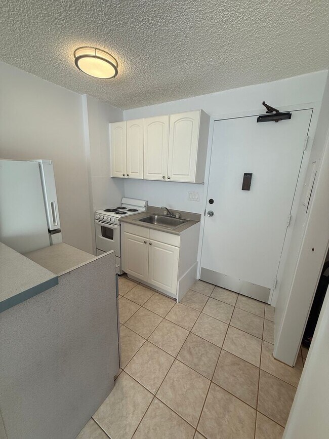 Foto del edificio - Kapiolani Terrace #706- Super convenient location!!! with ASSIGNED PARKING STALL!!