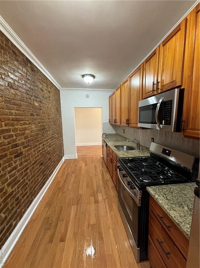 Building Photo - 2081 Cruger Ave