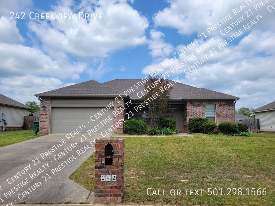 Foto principal - 242 Creek View Dr