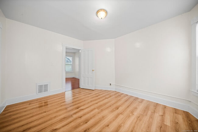 Foto del edificio - 217 Woodlawn Terrace