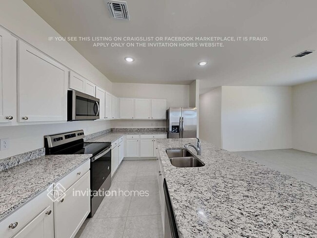 Building Photo - 35562 W Santa Clara Ave