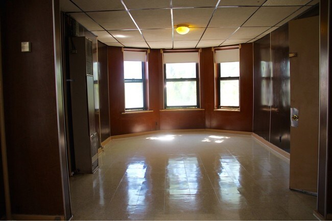 Building Photo - 3500 W Polk St