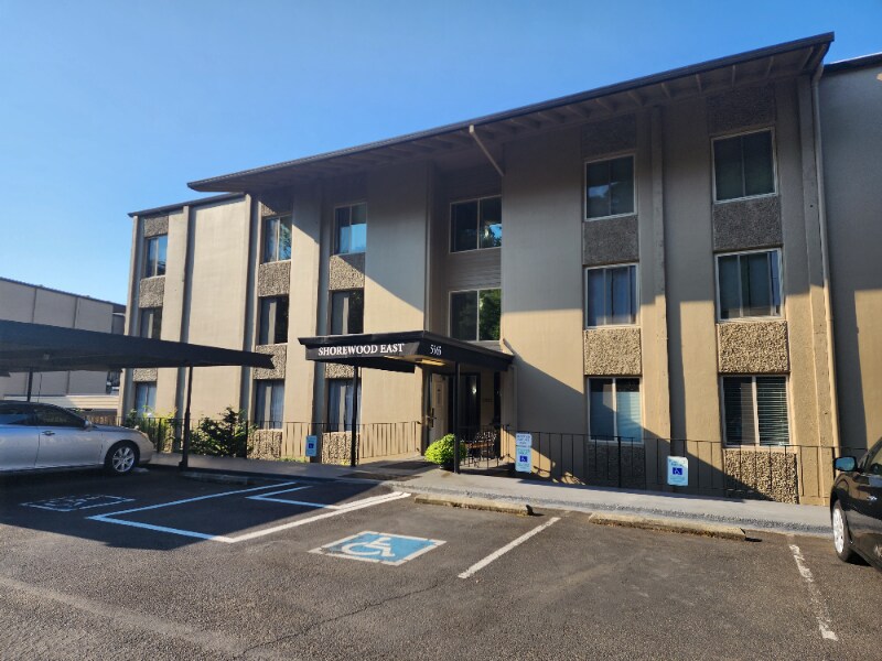 Primary Photo - 5565 E Evergreen Blvd