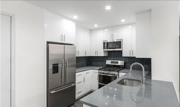 Building Photo - 74 Adelphi St