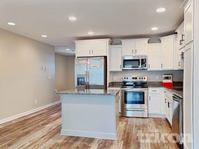 Building Photo - 220 Signature Pl