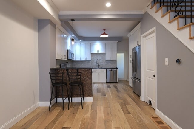 Photo - 905 Watkins St House