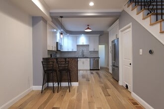 Building Photo - 905 Watkins St