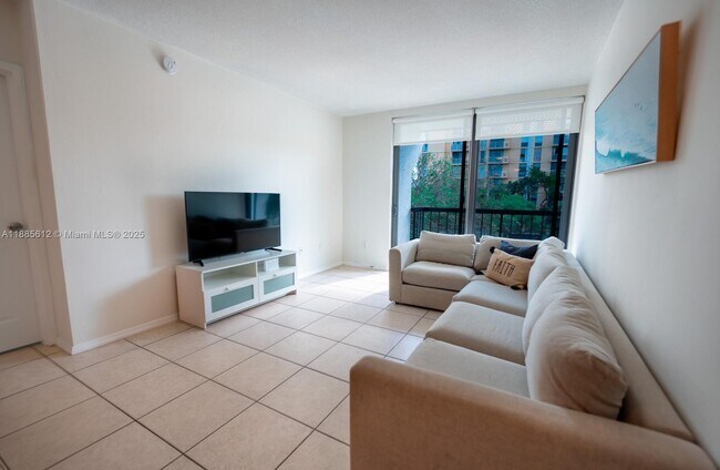 Foto del edificio - 2345 NE 135th St