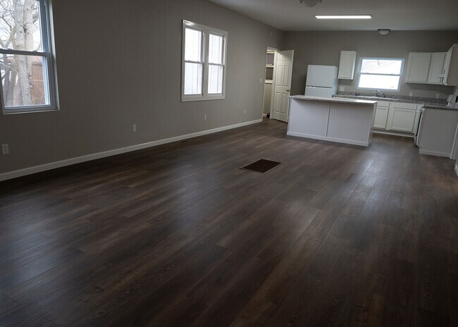 Foto del edificio - 115 E 6th St