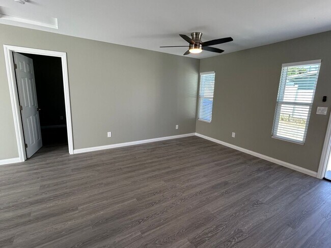 Foto del edificio - 1 Bed/1 Bath Newly Renovated