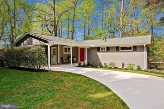Building Photo - 5202 Ellington Ct