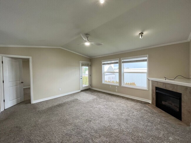 Foto del edificio - Lovely 2 Bed, 1 Bath Condo in Bethany - Be...