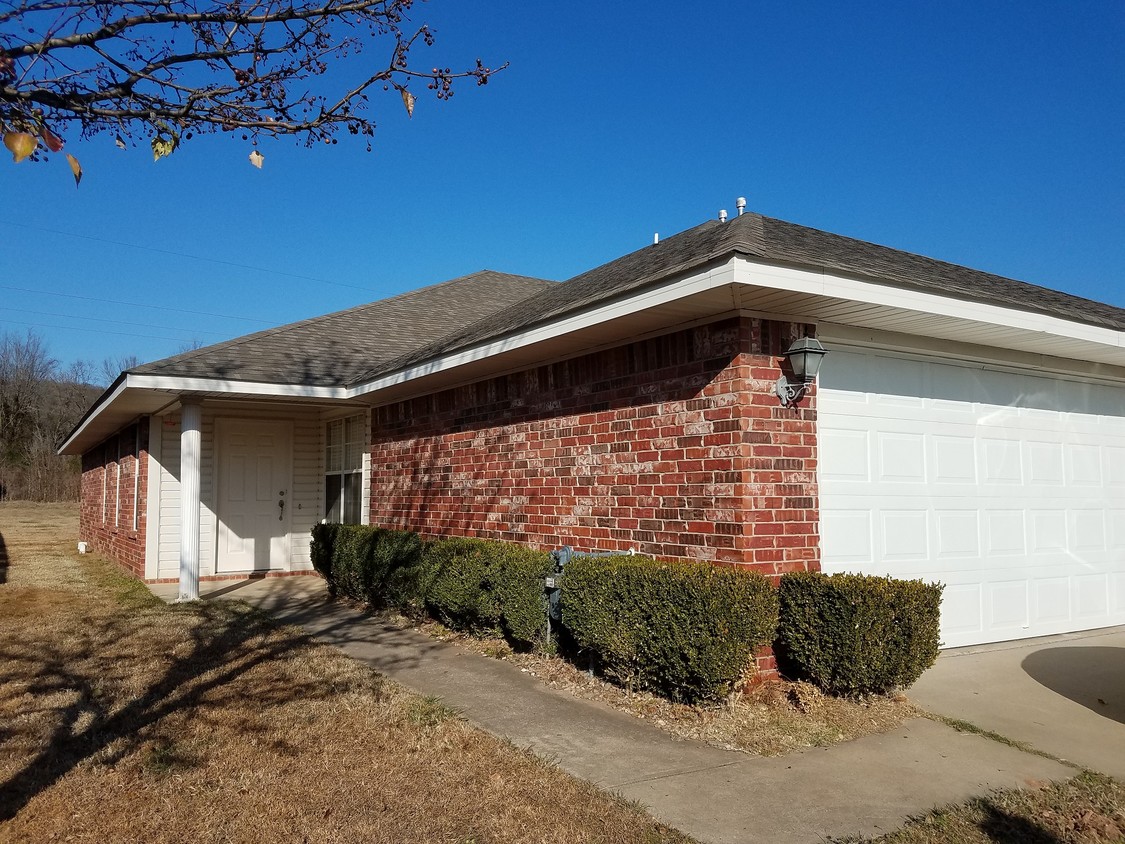 Foto principal - 1900 Ingalls Ln