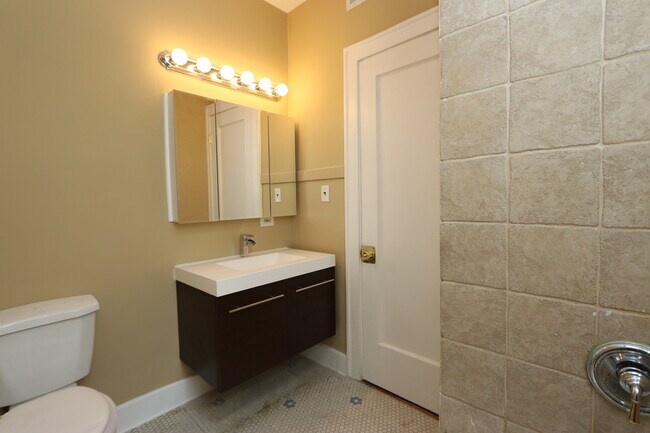 Foto del edificio - 4457 W Wrightwood Ave