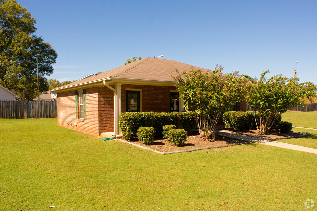 Primary Photo - Hunter Pointe Apartments