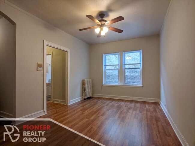 Building Photo - 2827 N Burling St