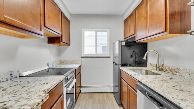 Foto del edificio - 1352 Clarence Ave