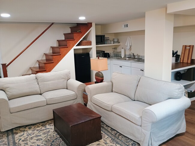 Building Photo - 1343 East Market St