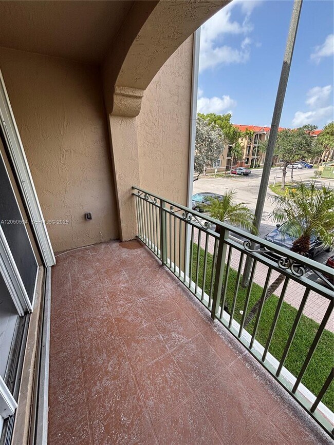Building Photo - 6440 NW 114th Ave