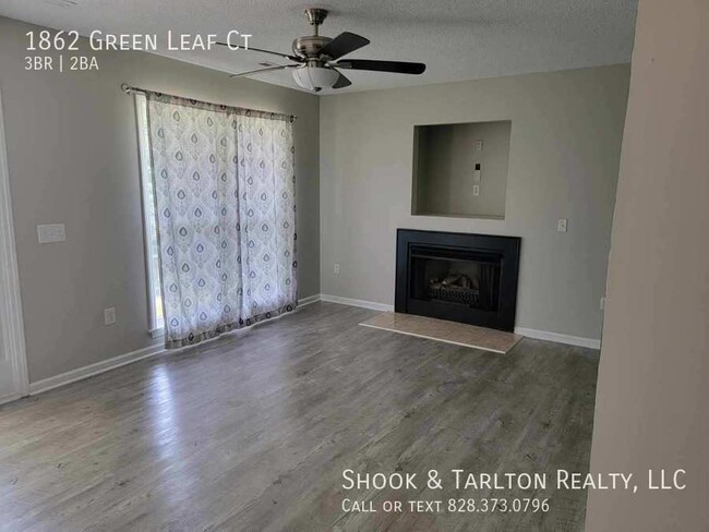Building Photo - 1862 Green Leaf Ct