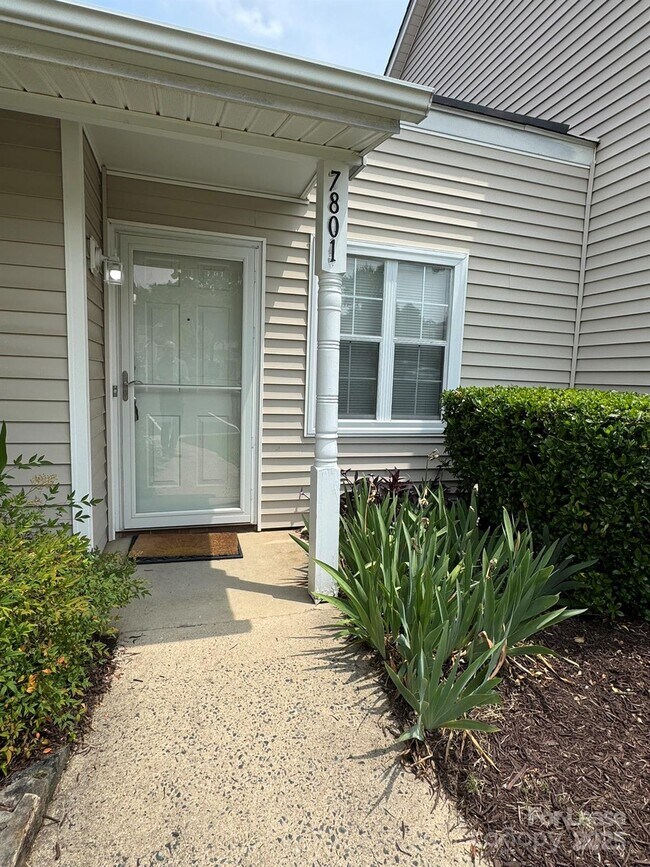 Building Photo - 7801 Renaissance Ct