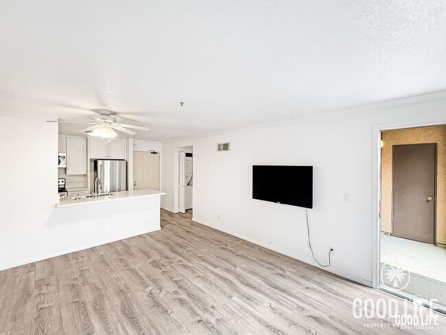 Foto del edificio - Modern 2 Bed Condo with Resort-Style Amenities in UTC