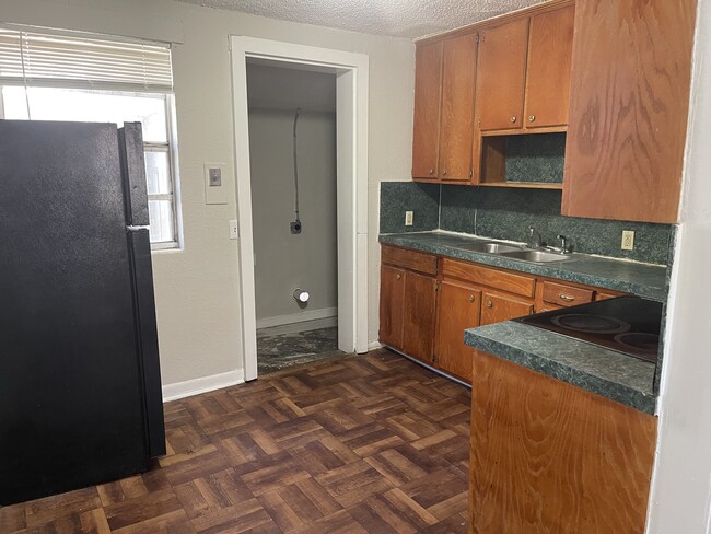 Building Photo - 4915 Ave B