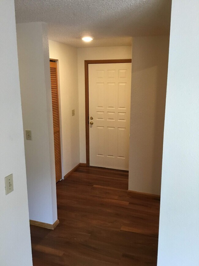 Foto del edificio - 2 Bedroom, 1 Bath Home in Cal Young Neighborhood