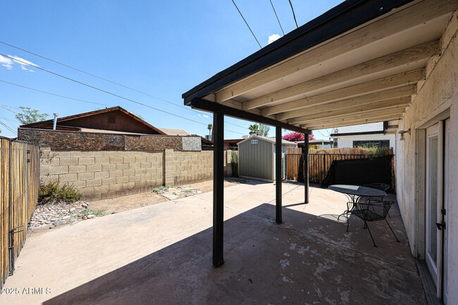 Building Photo - 1614 E Roma Ave