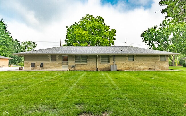Foto del edificio - 8071 Allisonville Rd