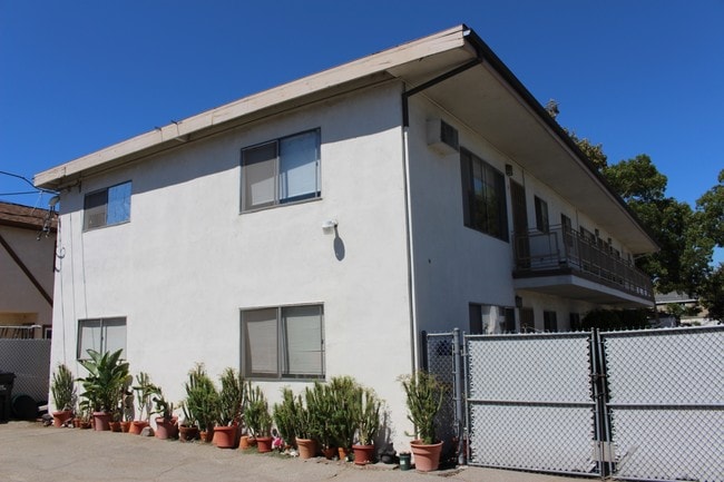 Building Photo - 3322 Atwater Ave