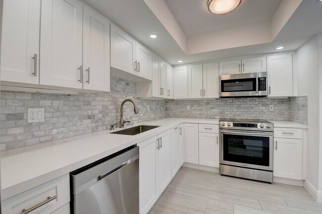 Foto del edificio - 7738 Lakeside Blvd
