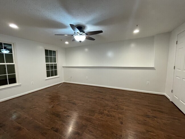 Building Photo - 907 Woodbridge Ct