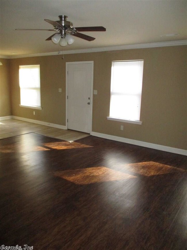 Building Photo - 7511 Royal Oaks Dr