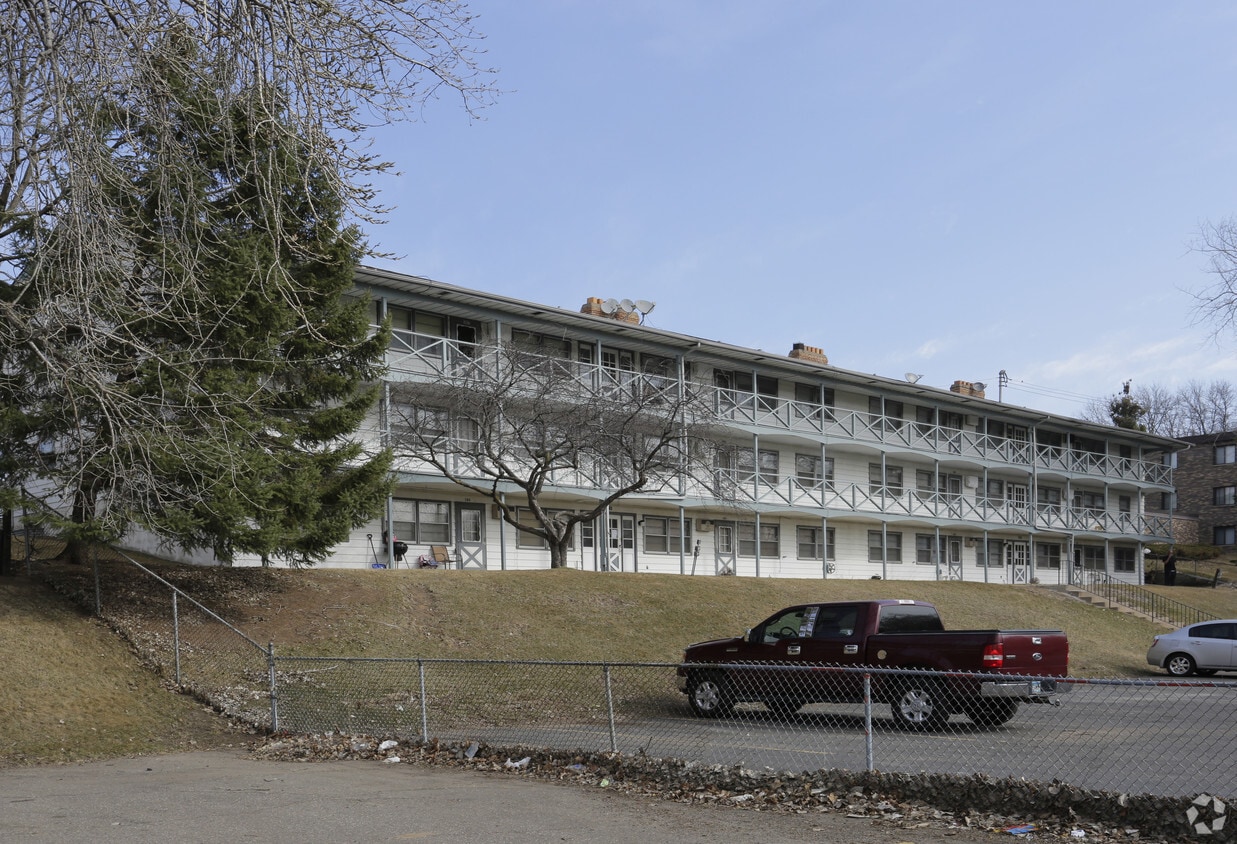 Foto principal - Hillcrest Apartments
