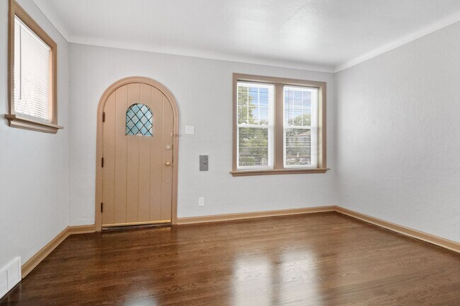 Foto del edificio - 4934 Potomac St
