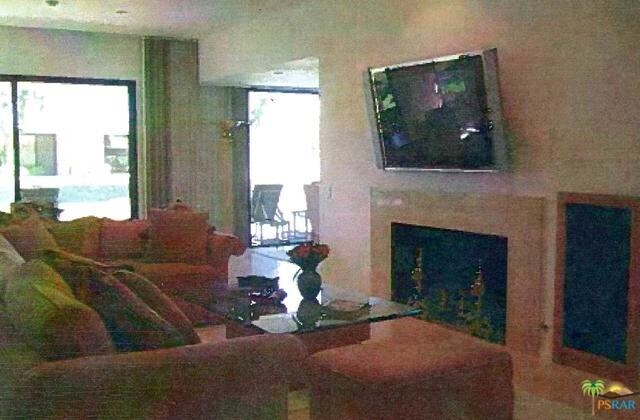 Foto del edificio - 49 Cornell Dr