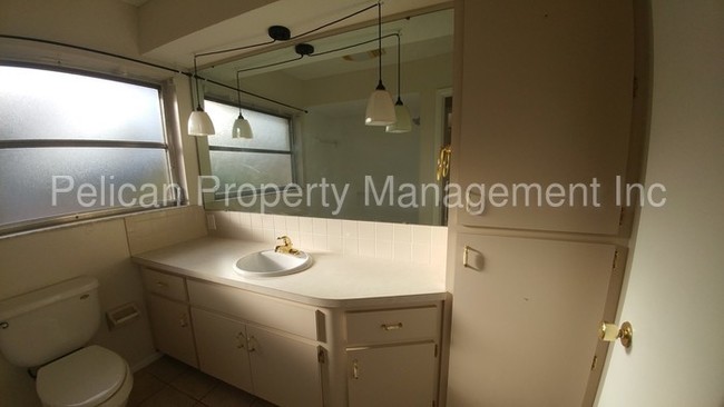 Foto del edificio - Englewood Isles - updated home