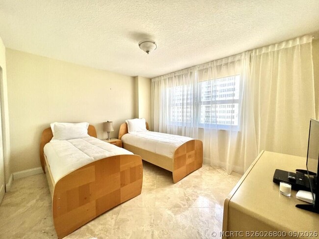 Building Photo - 2080 S Ocean Dr