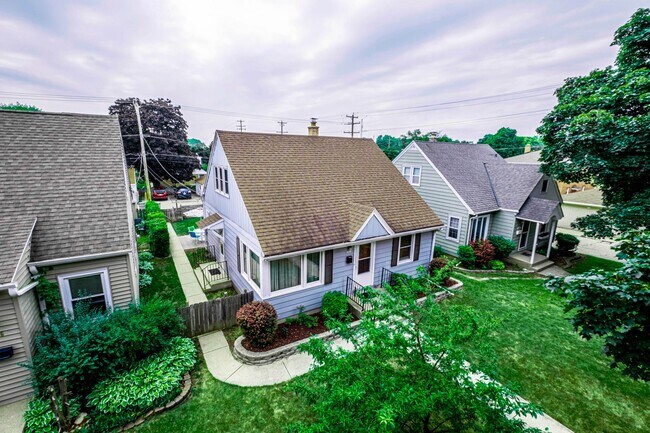 Foto del edificio - 3051 N 89th St