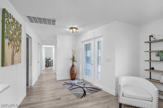 Foto del edificio - 5301 Shalley Cir E