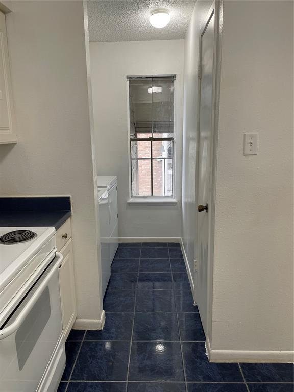 Building Photo - 17331 Red Oak Dr