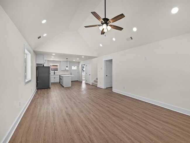 Building Photo - 161 W Grand St