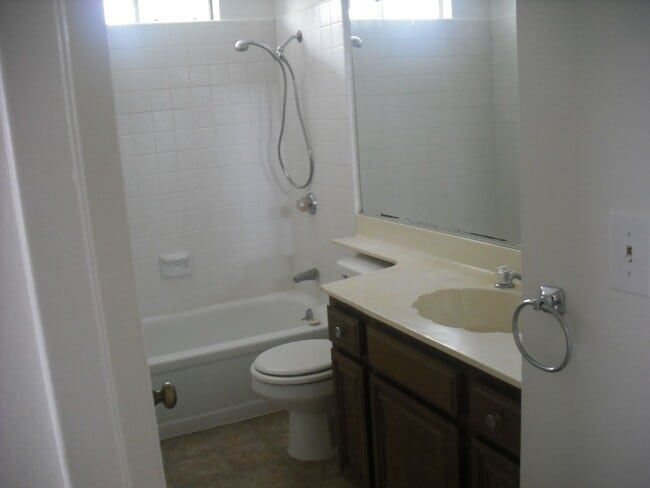 Foto del edificio - Marina Village Penthouse garage & all gas appliances